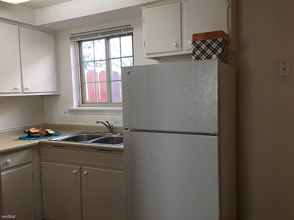 2nd image of 1833 S Nantucket Dr