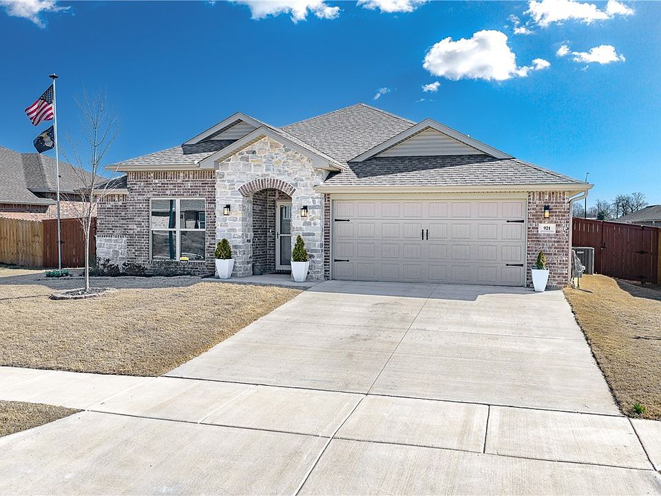 1st image of 921 S Green Heron Ln
