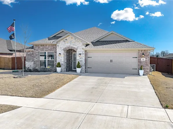 921 S Green Heron Ln, Siloam Springs, AR 72761