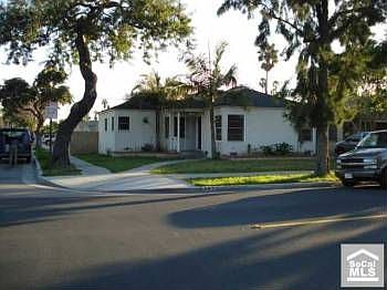1st image of 902 W Saint Gertrude Pl