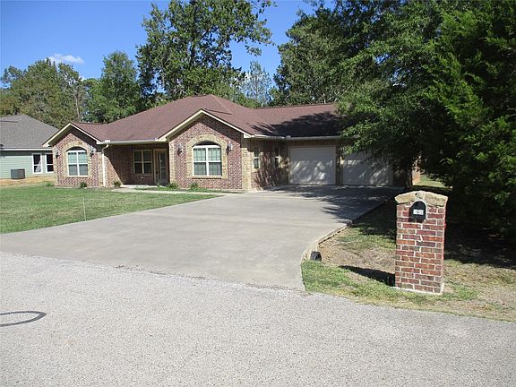 3rd image of 265 Idlewilde Dr