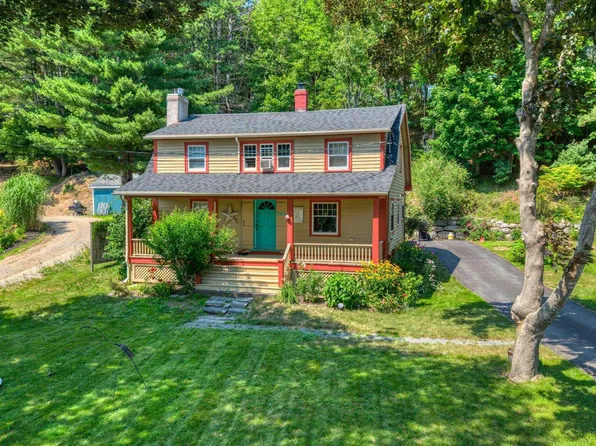 261 Edgewater St, Mahone Bay, NS B0J 2E0