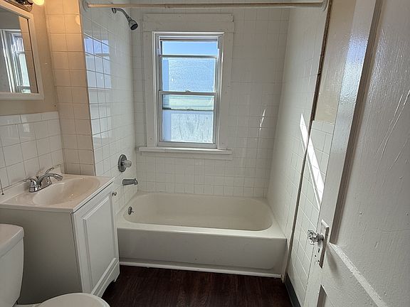 3rd image of 1414 E Delavan Ave