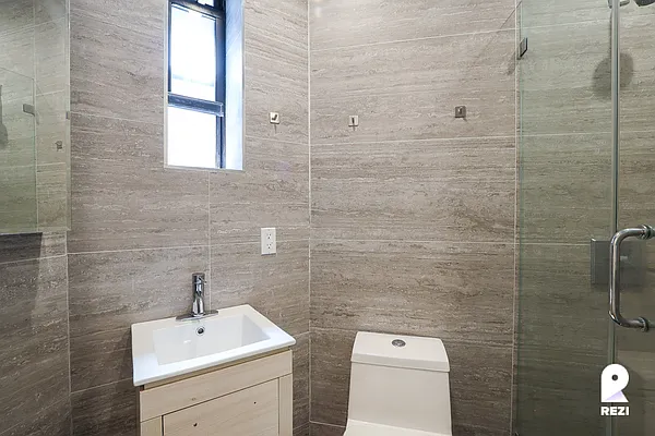 Rented by REZI | media 42