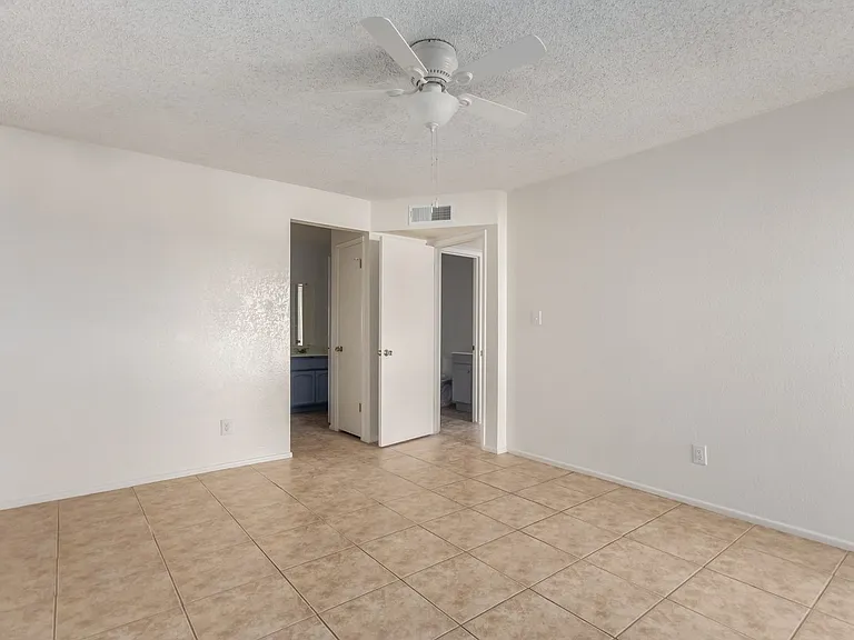 615 N Arrowhead Dr — Photo 17