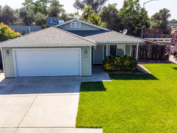 2584 S Roughrider Ave, Fresno, CA 93725