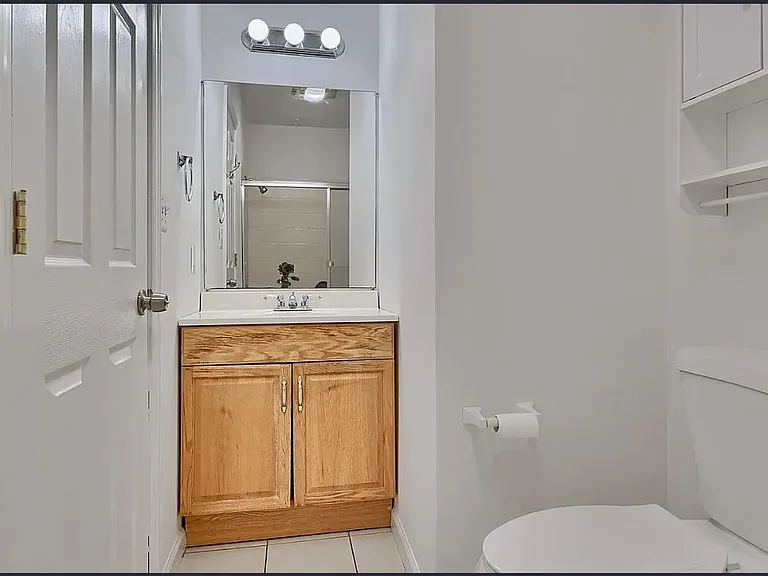 104 N Rose St — Photo 4