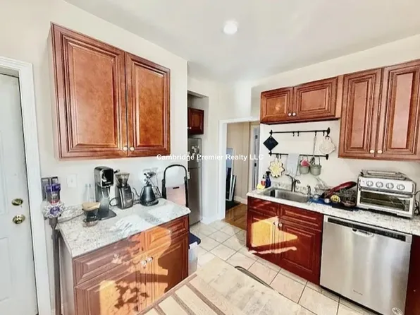 274 Brookline St APT 2L, Cambridge, MA 02139