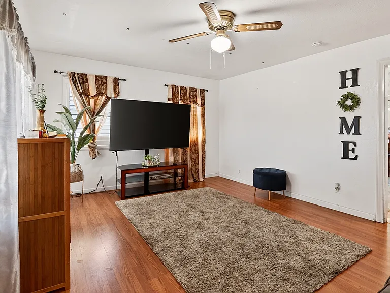 406 E Edison St — Photo 3
