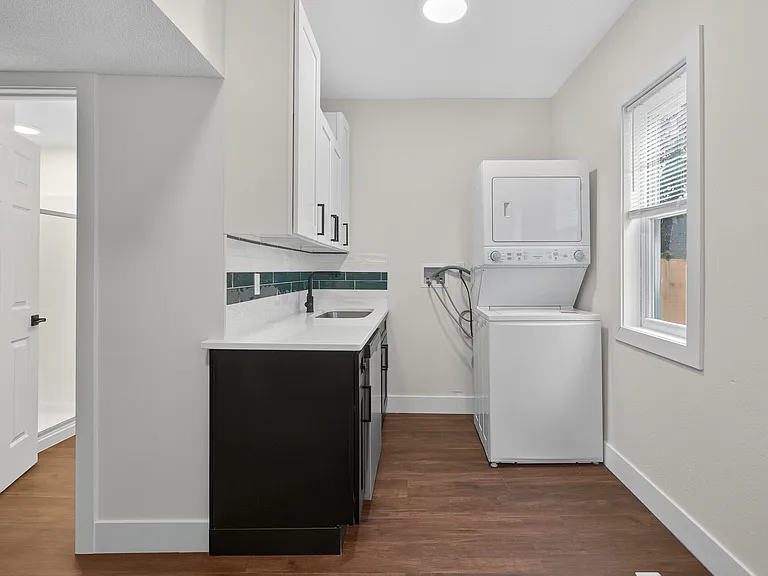 306 12th Ave NE #1 — Photo 14