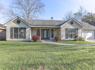 115 Village Green Dr, Youngsville, LA 70592