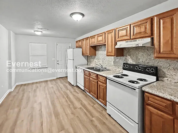 248 Fox Glen Rd NW #B — Photo 2