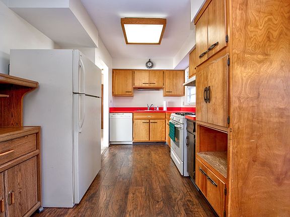 5th image of 1393 Dairy Ln