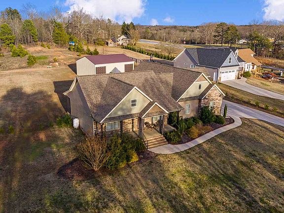 2nd image of 114 Blalock Coves Dr