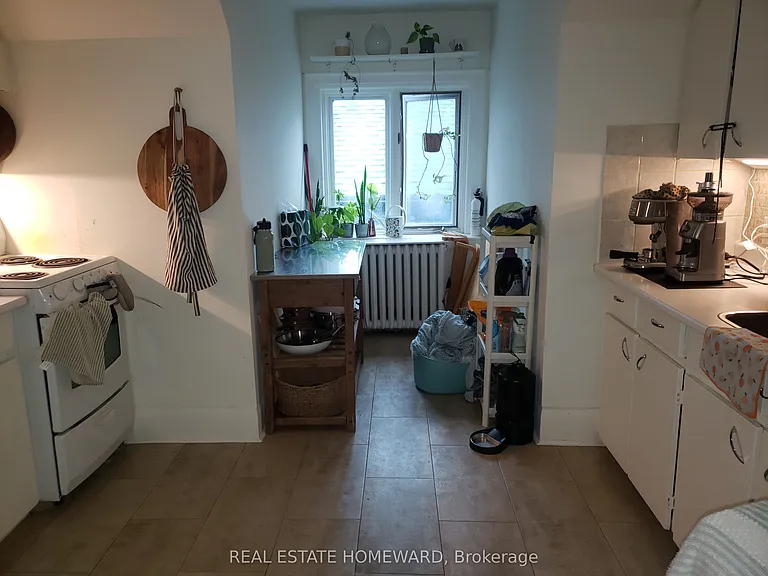 435 Parkside Dr #4 — Photo 3