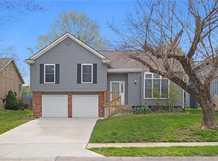 6439 Roundtree St, Shawnee, KS 66226