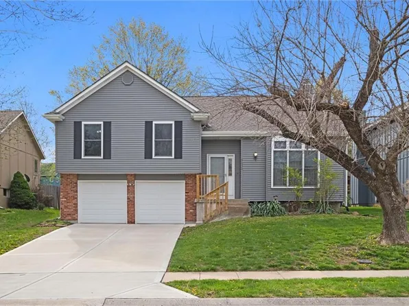 6439 Roundtree St, Shawnee, KS 66226