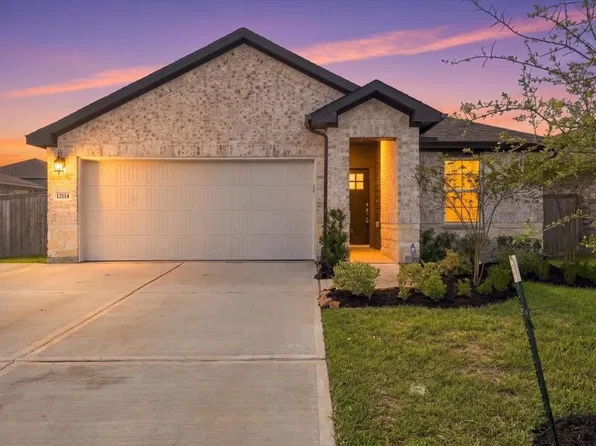 12114 Rushing Ridge Dr, Mont Belvieu, TX 77523