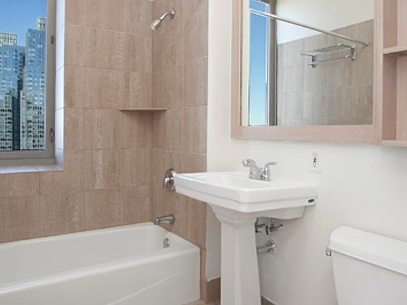 3rd image of 700 W 42nd St #25