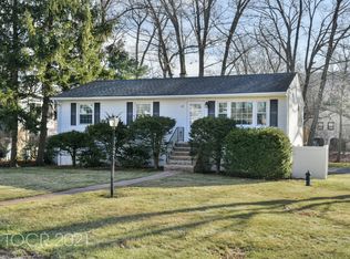 17 Commanche Ln, Hewitt, NJ 07421