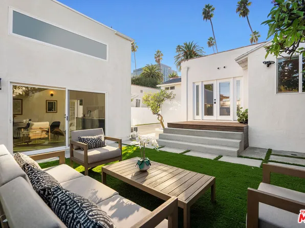 138 N Doheny Dr, Beverly Hills, CA 90211