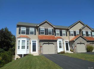 2 Hillside Ct N, Palmer Twp, PA 18045