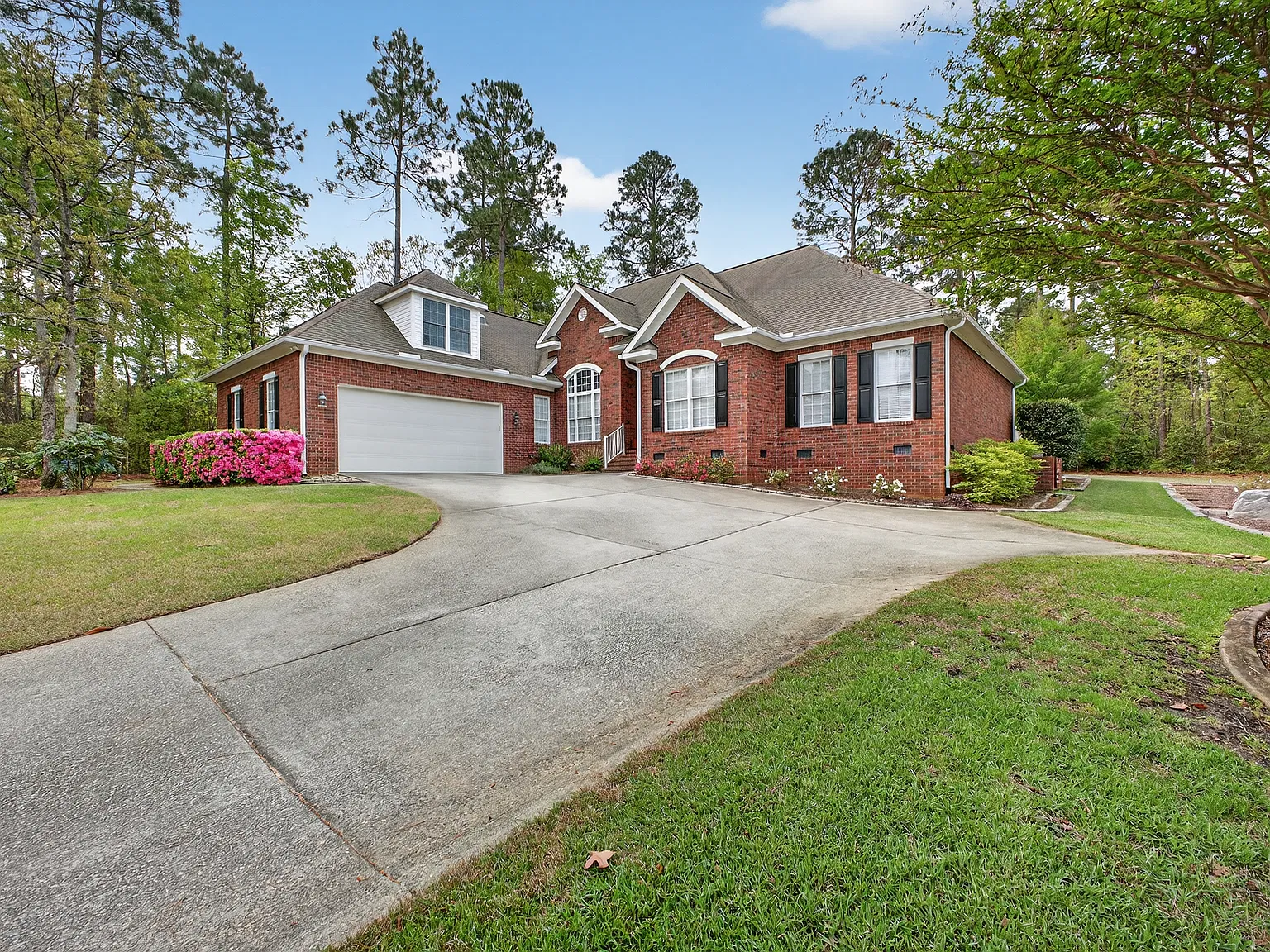 5 bed, 3323 sqft, $2,895 — Photo 4