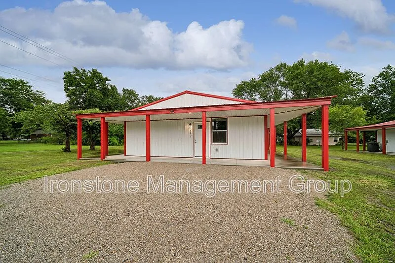 212 W Jackson Ave