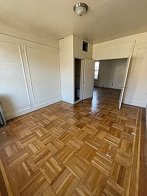 2nd image of 80 Saint Nicholas Pl APT 4A