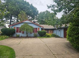 1240 Surfside Cir, Aurora, OH 44202