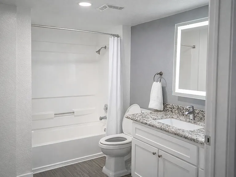 The Beverly Apartment Homes — Photo 77