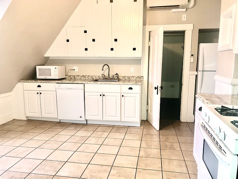 8 Middlesex St #5 — Photo 2
