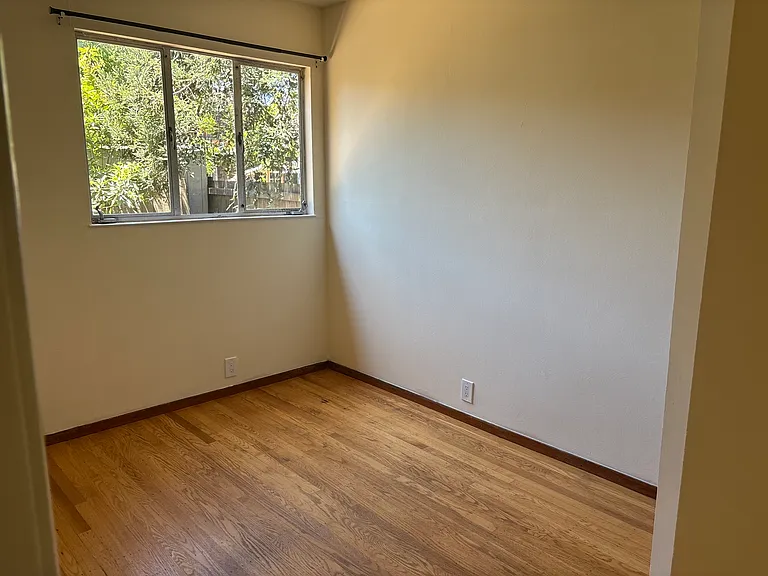 2130 Roosevelt Ave #B — Photo 8