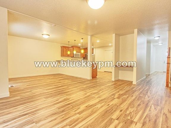 4th image of 121 N 42nd Pl