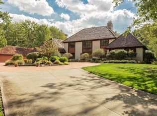 7900 Fox Hill Dr E, Gates Mills, OH 44040