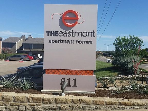 2nd image of 811 NE Green Oaks Blvd #682756