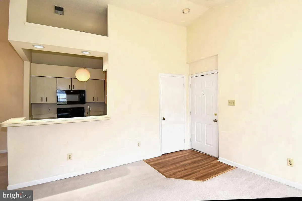 Building Photo - 7705 Lafayette Forest Dr #33