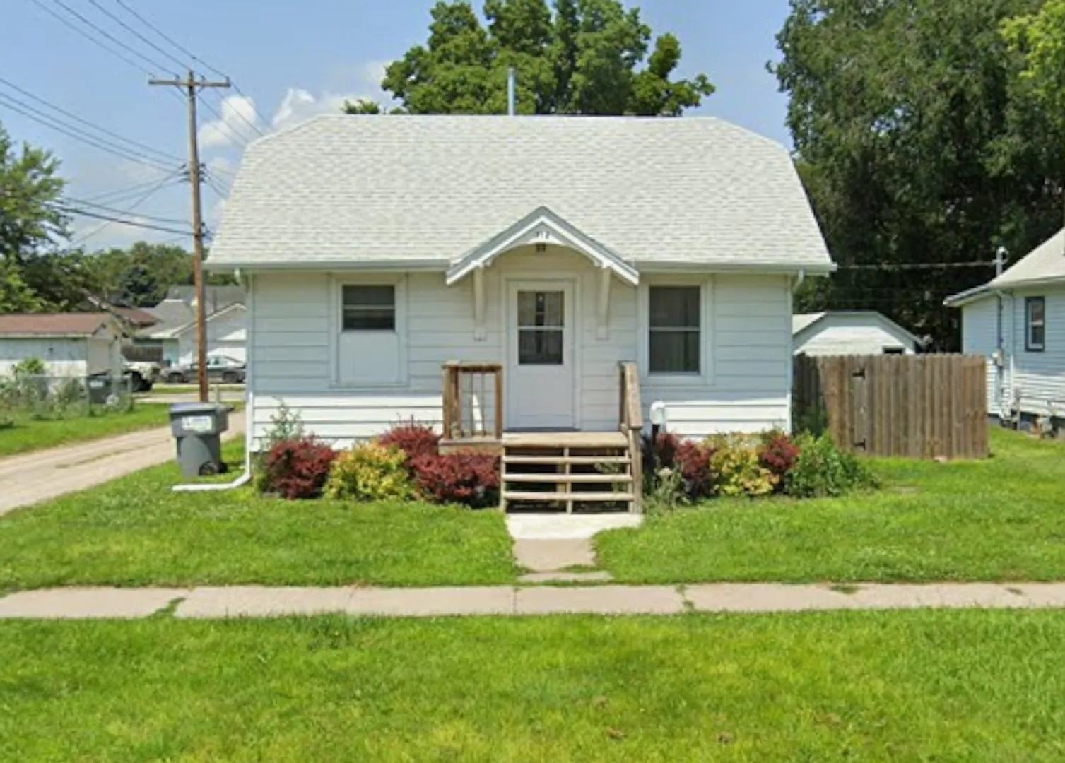 Spacious 3 Bedroom, 2 Bathroom house! — Photo 1