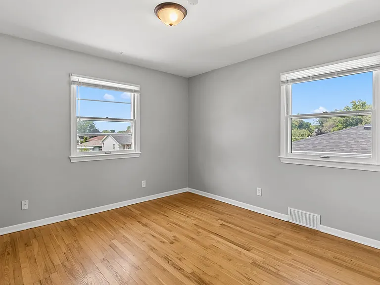 7215 S 41st Ave — Photo 14
