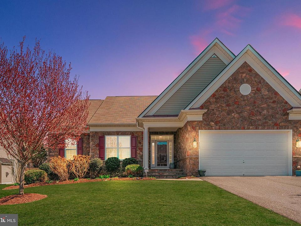 1st image of 921 Augustine Dr