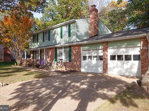 Spacious 2 car garage