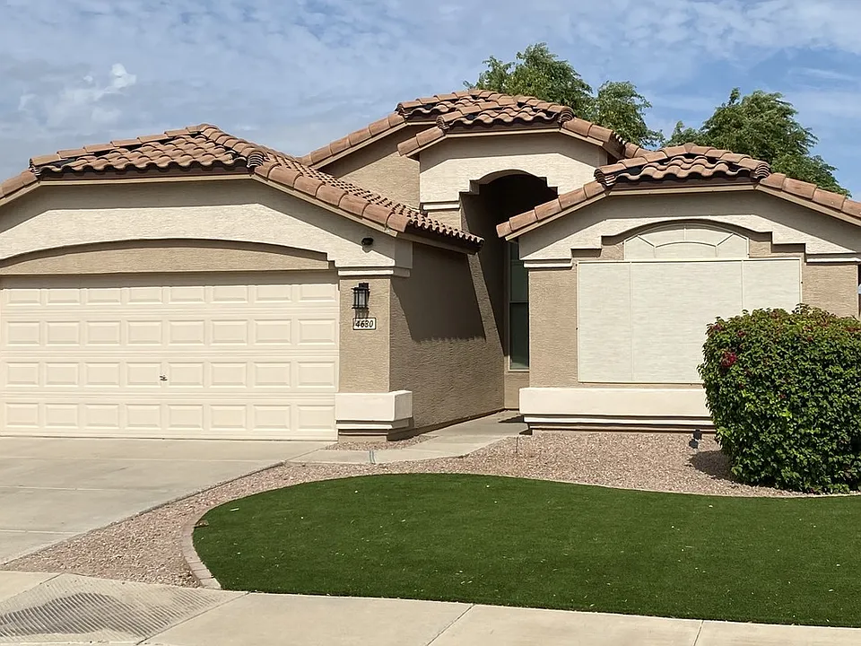4630 E Torrey Pines Ln