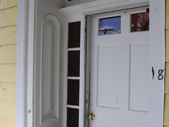 3rd image of 18 Court St