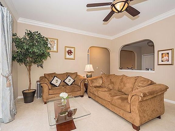 3rd image of 2921 N Knightsbridge Cir