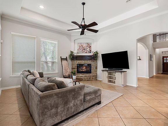 5th image of 35 Nagshead Pl