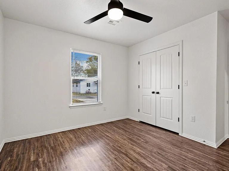 407 E Jones St #407 — Photo 8