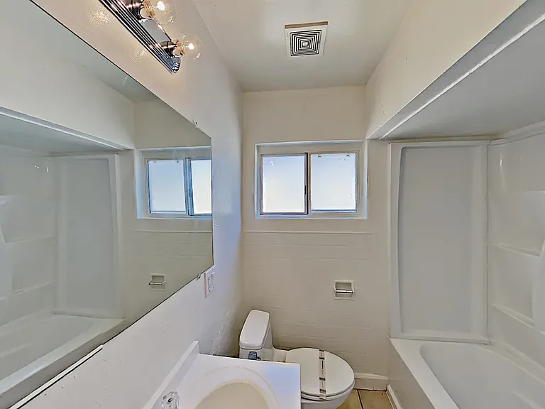2813 N Greenfield Rd — Photo 6