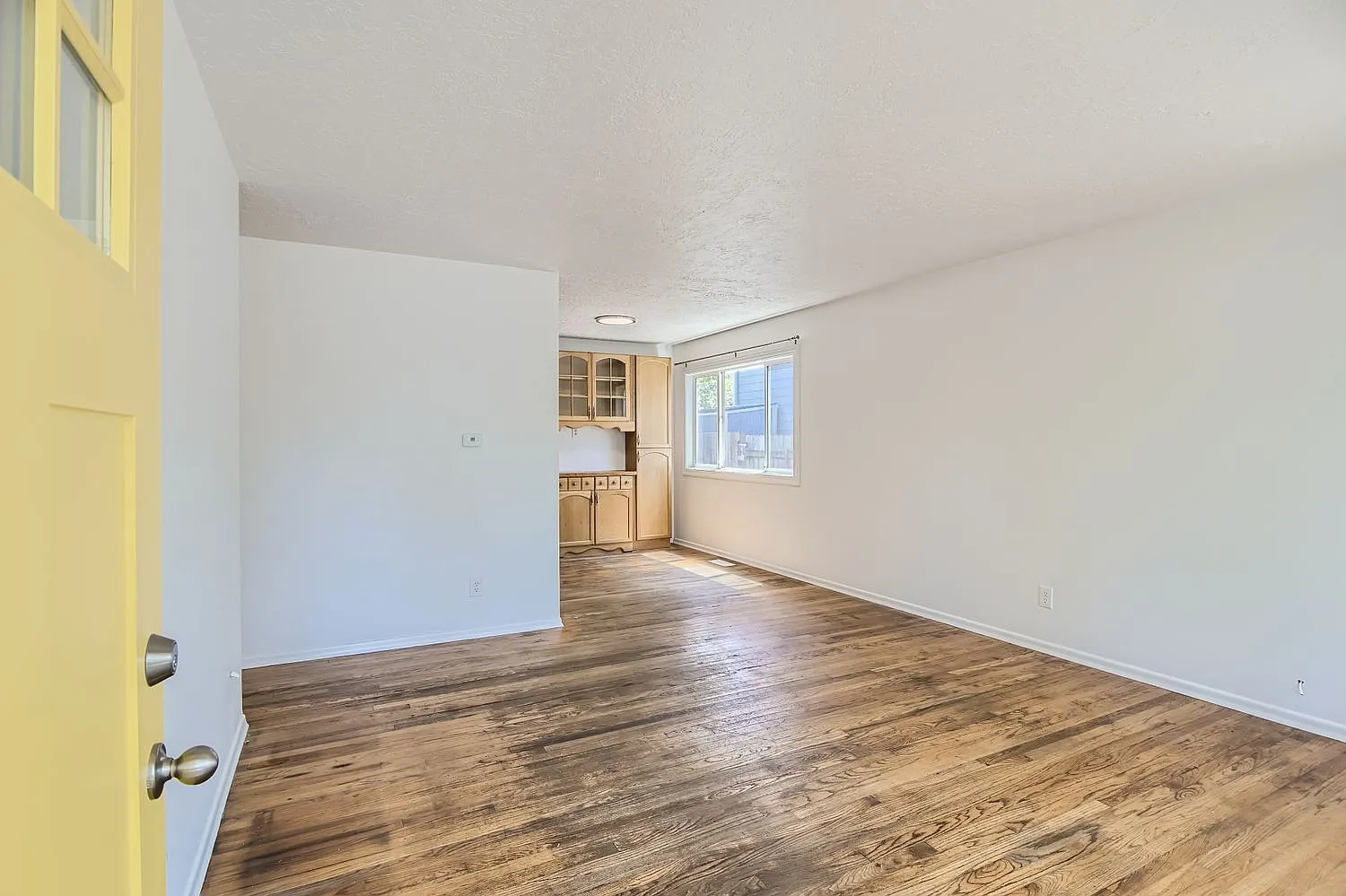 5 bed, 2592 sqft, $3,500 — Photo 4