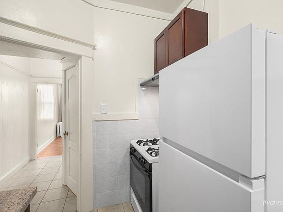 3rd image of 729 Hyde St APT 11