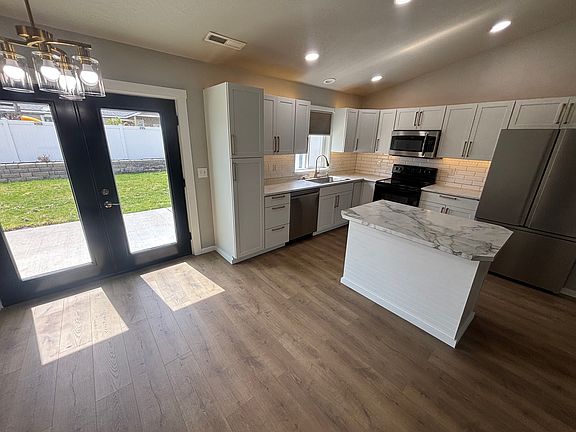 3rd image of 5116 Catalonia Dr